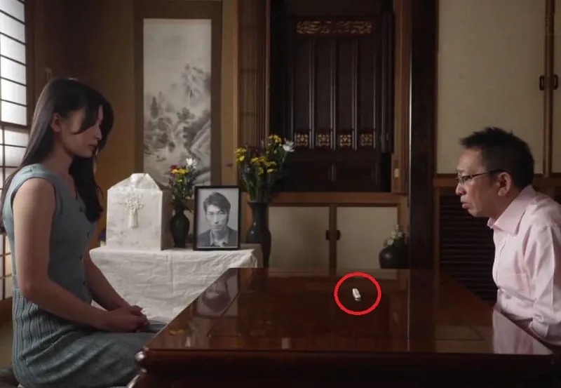 Một ngày sau tang lễ anh xã, vợ sắp cưới của con trai đã bị bố gã chồng ép trả bài không bao đến mang thai