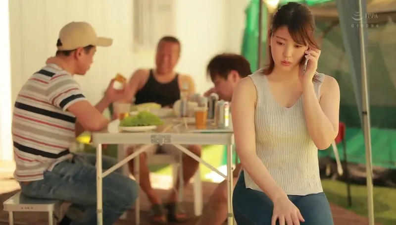 Chồng yêu khờ để vợ tham gia sự kiện cắm trại với mấy gã cạnh bên nhà và cái kết