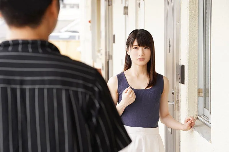 Cãi nhau với chồng yêu, bà xã ăn nằm với cậu thanh niên hàng xóm