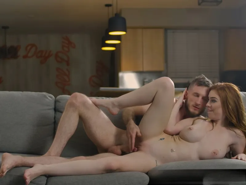 đang tăng ca mà nhân tình cứ dùng lỗ lồn lôi kéo tôi doggy cùng em